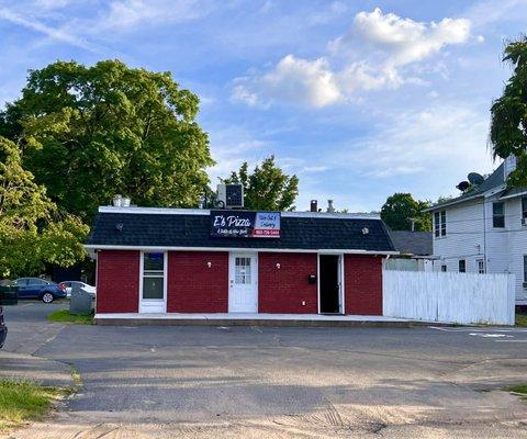 Store and parking across from Sam the clam pub