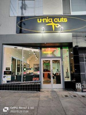 This is where I get my haircut‍ the best one...