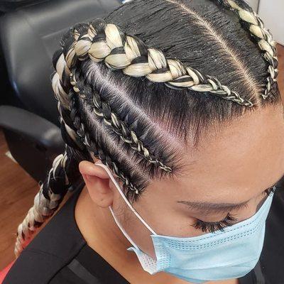 Women cornrows