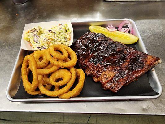 Oohhh! A half rack of St. Louis Ribs with oniin rings and coleslaw!