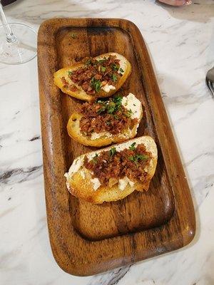 Goat cheese and bacon crostini that didn't have any goat cheese flavor