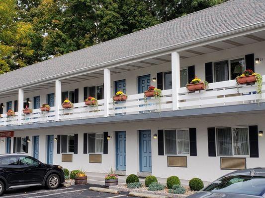 Roosevelt Inn, Deluxe Building