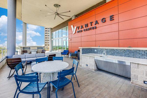 Outdoor amenities at Vantage Med Center