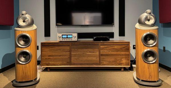 Bowers & Wilkins with Luxman L-509Z Integrated, with Linn Selekt DSM.