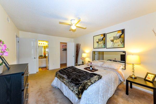 Willow Lake Apartment Homes - Model Bedroom