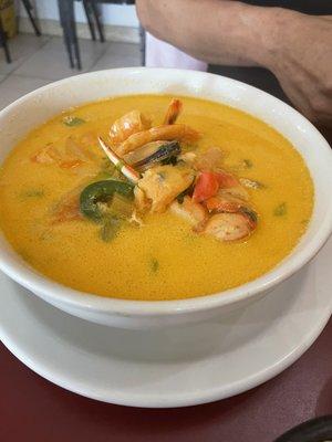 Sopa de mariscos con crema