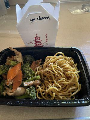 Chicken & broccoli on the left  Noodles (not chow mein!) on the right but that's what they're calling the noodles.