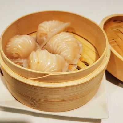 Steamed shrimp dumplings (x4)