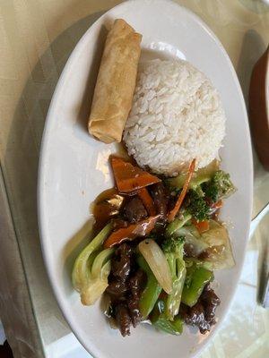 Lunch special - beef w mixed veggies & spring roll