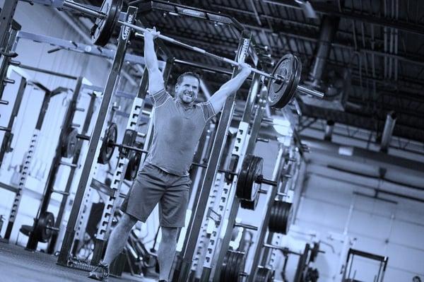 Steve banging out overhead squats