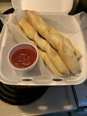 Breadsticks and marinara