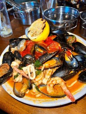 Linguini Seafood Fra Diavolo