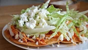 Tostada de cueritos / Hard corn shell with pickled pork skins