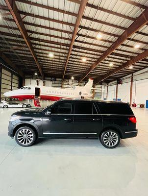 chauffeur limo service pickup privage jet