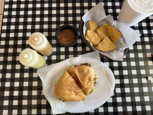 Chips & salsa, horchata, al pastor torta