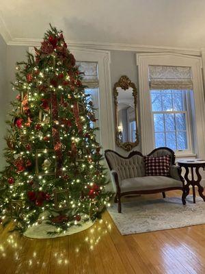 Drawing room with in full holiday decor.