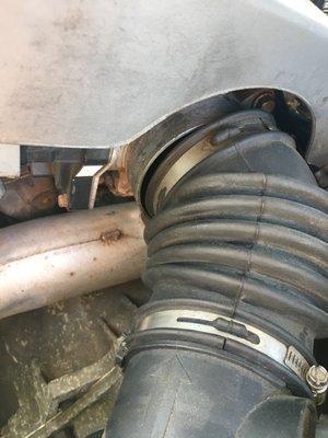 Pic of loose air intake hose