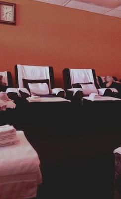 Sit back and relax in these ultra-comfortable reclining chairs, while your feet get their reflexology treat!