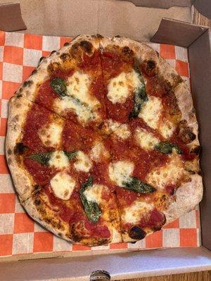 12" Margherita with garlic