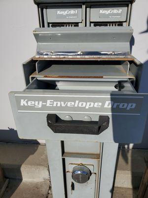 Key Dropoff box with no envelopes and no mention of if it is for Caliber.