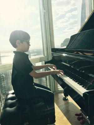 Beautiful hand position and a lovely view from his home!