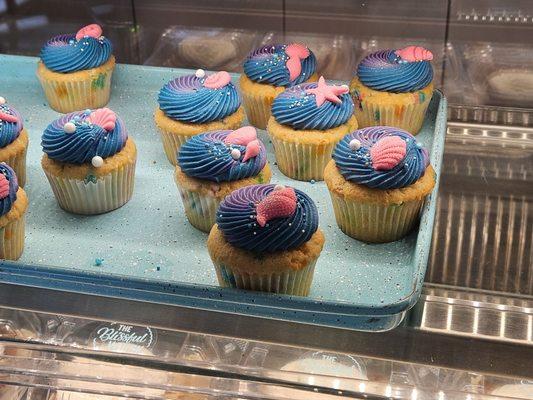 Delicious ocean/beach themed cupcakes