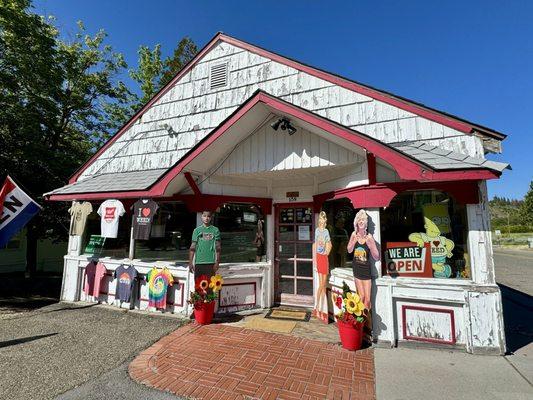 05.26.24 front of the souvenir shop