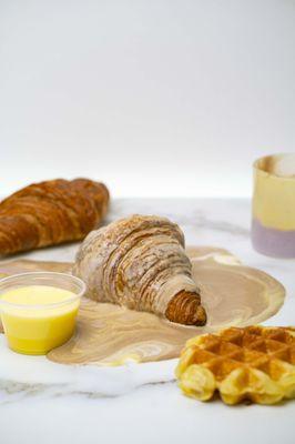 Croissant with our special dipping cream.