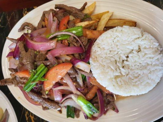 Lomo saltado