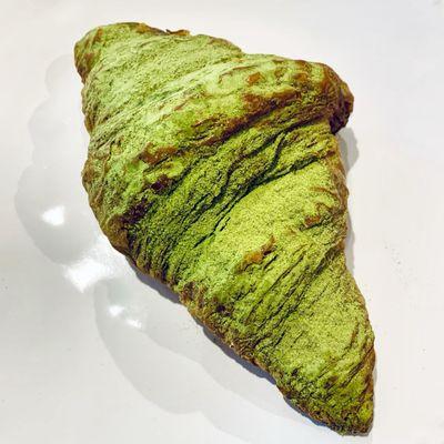 Filled croissant with matcha cream