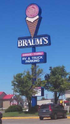 A Braum's with truck parking, Yes!