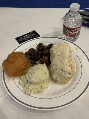 Chicken dinner with mashed potatoes and sautéed mushrooms