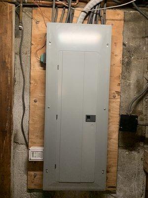 200 amp Electrical panel with whole house surge protector