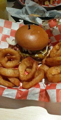 Cheddar bacon burger with onion rings