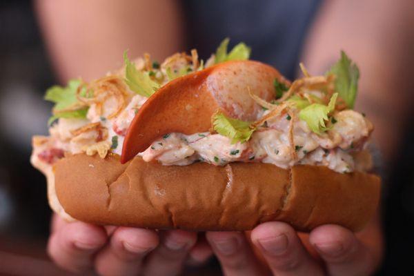 Best Lobster Roll NYC | Brunch with Alcohol