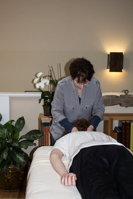 Olender Physical Therapy - www.olenderphsycialtherapy.com Leslee Olender, PT