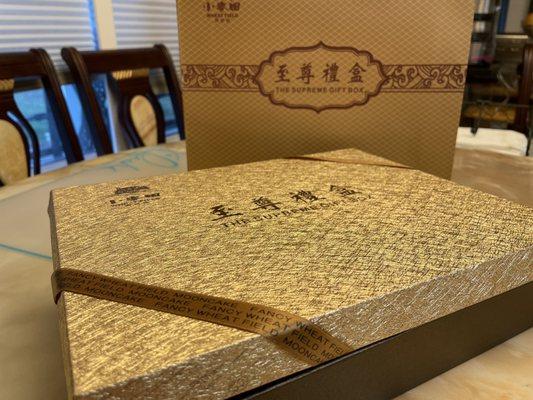 Beautiful mooncake box