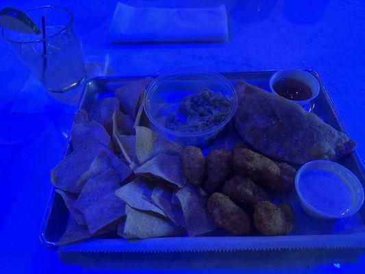 Sampler! Poppers. Empanadas and guacamole!