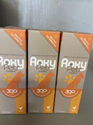 Roxy Pets come in 100 mg & 300 mg strengths in chicken or fish flavor