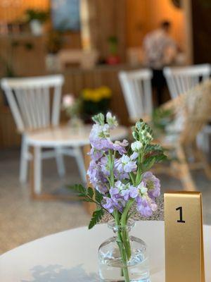 Pretty flower at each table, lifting our mood so well while waiting for my peach-yuzu green tea.