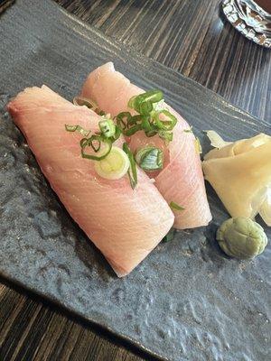 Hamachi nigiri