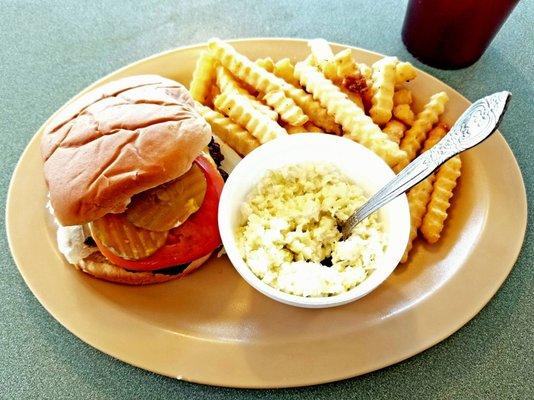 CHEESEBURGER, CRINKLE FRIES & COLE SLAW @ Southside Wings in Thomaston, Georgia.