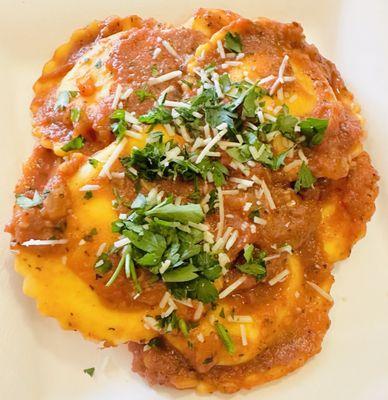 Fresh Cheese Ravioli! Fantastic Rich Sauce!