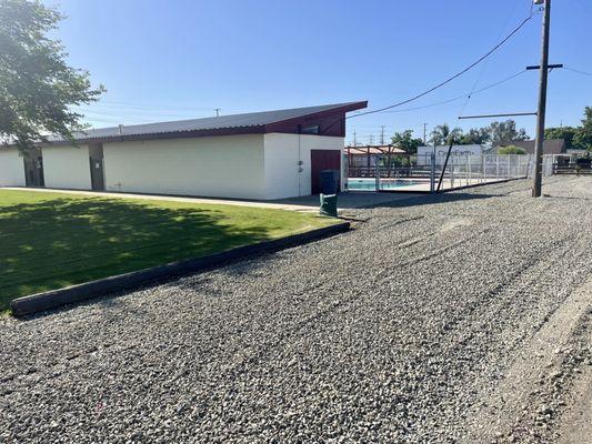 H Miller Trucking put in a couple loads of rock for our driveway at the SSRA Pool in Nicolaus. Very responsive and competitive prices.