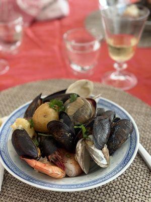 Daniel Boulud stovetop clambake