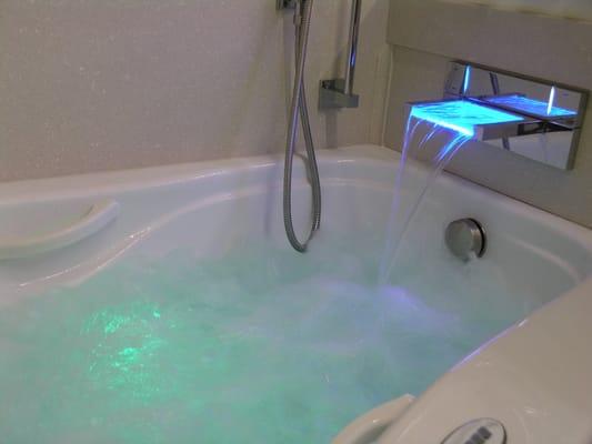 Working tub and tubfill with lights in the showroom. What a FUN bath!