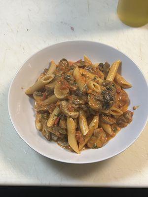 Penne pink sauce con hongos