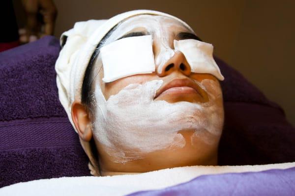 Masque during the Farrah Facial