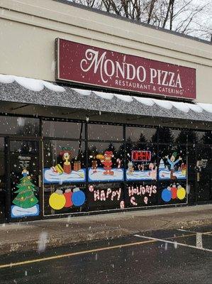 Shake Hands with Mondo Pizza!!