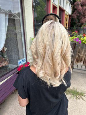 A full highlight bringing this blonde back!